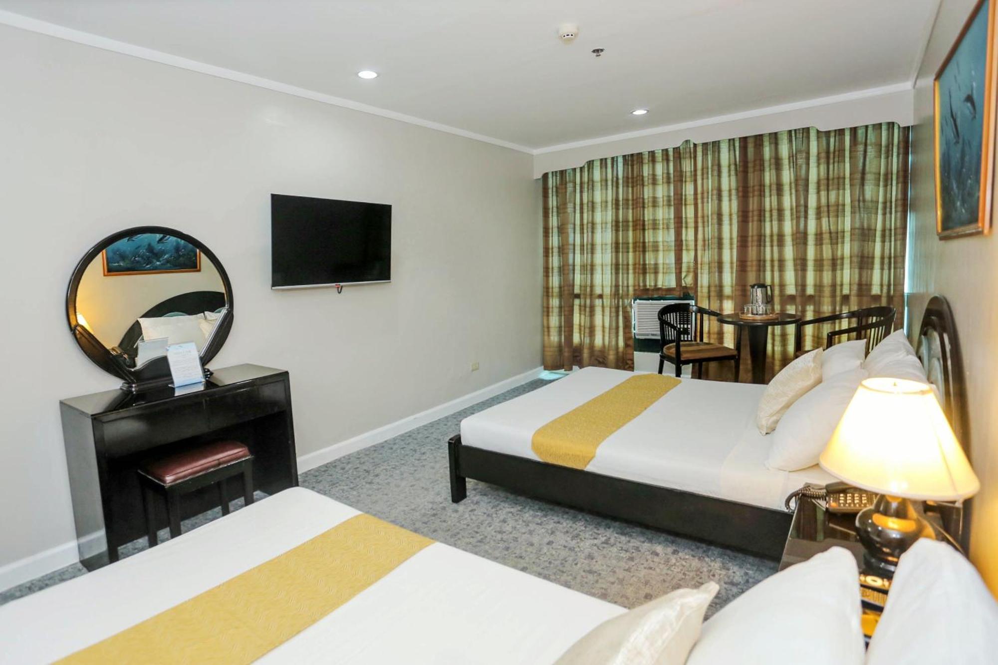 Holiday Plaza Hotel - Cebu Εξωτερικό φωτογραφία