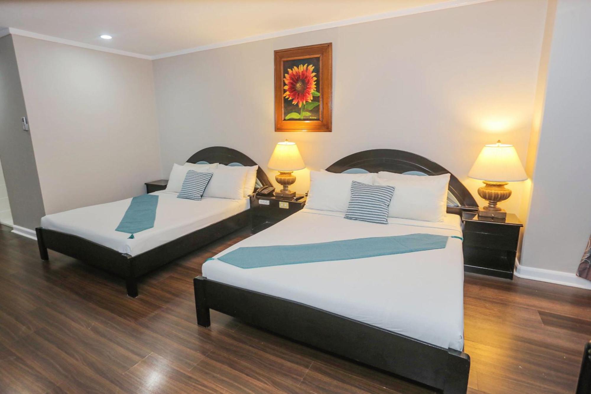 Holiday Plaza Hotel - Cebu Εξωτερικό φωτογραφία
