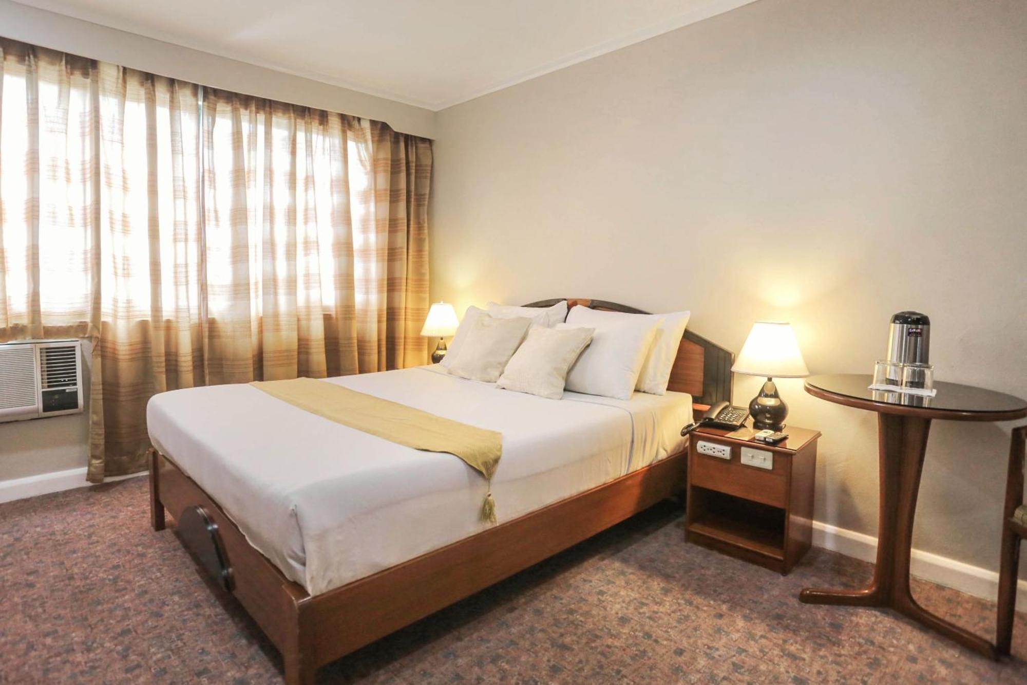 Holiday Plaza Hotel - Cebu Εξωτερικό φωτογραφία