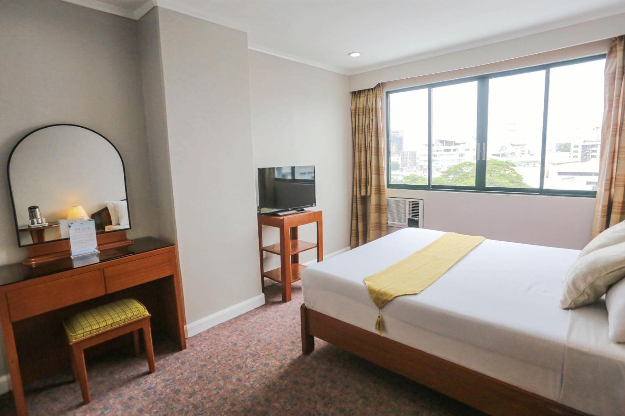 Holiday Plaza Hotel - Cebu Εξωτερικό φωτογραφία