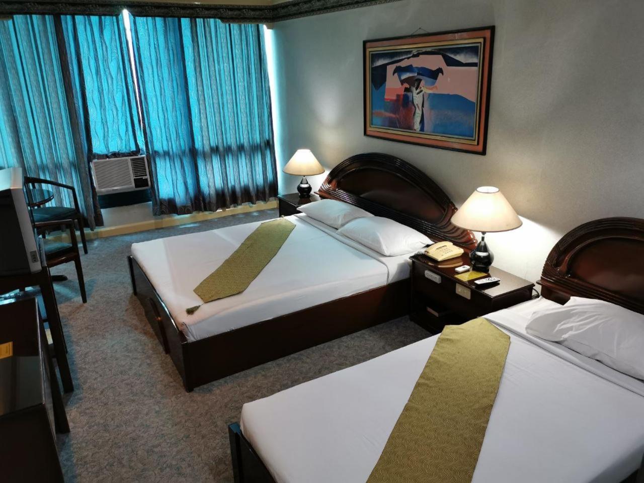 Holiday Plaza Hotel - Cebu Εξωτερικό φωτογραφία